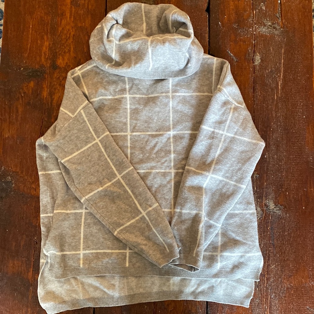 White and gray turtleneck